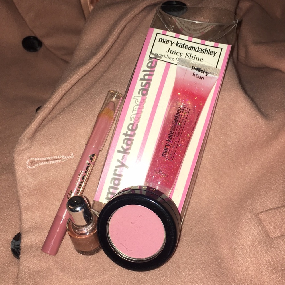 Make up bundle “brand new items”